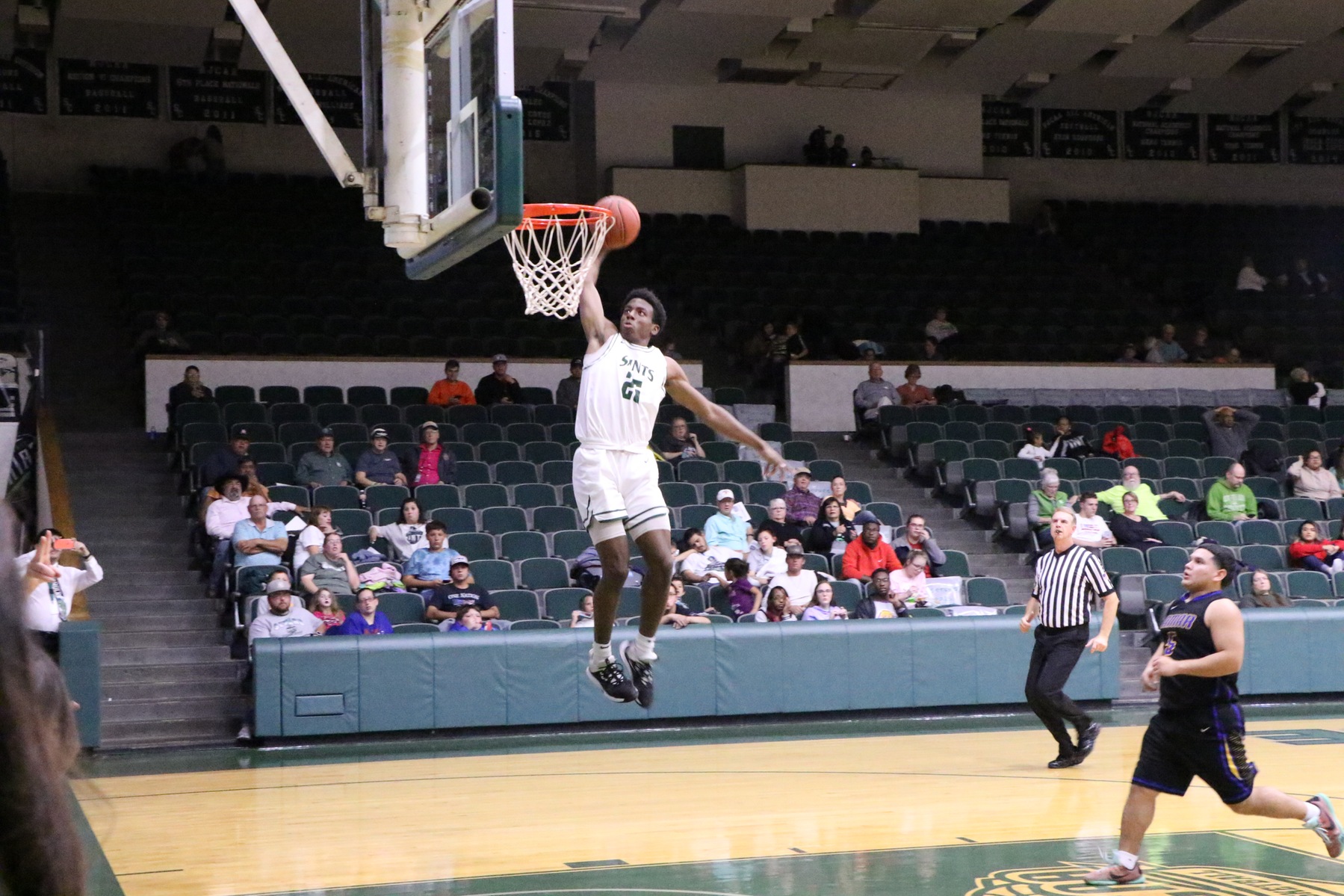 Saints basketball crushes Lamar Community College JV, 115-18