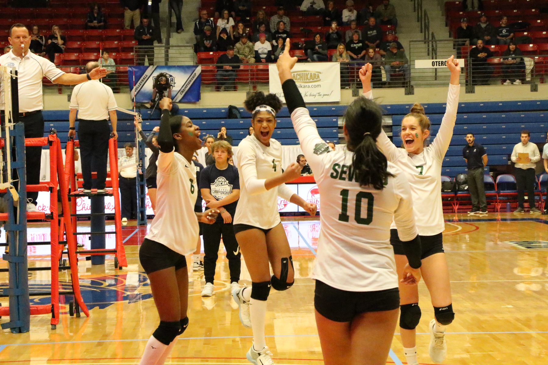 Lady Saints volleyball advances to quarterfinals with win