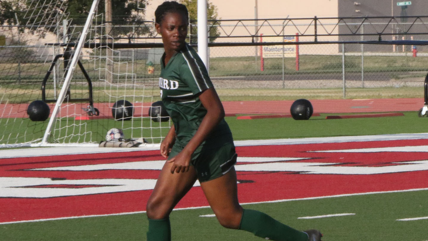 Women’s Soccer Unable to Hold Lead in Garden City