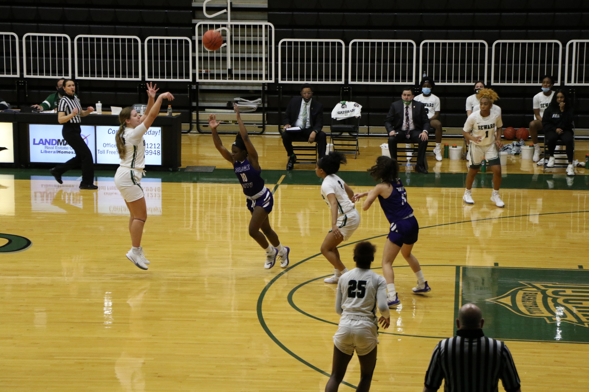 Lady Saints pull ahead and win 67-60 over Dodge City
